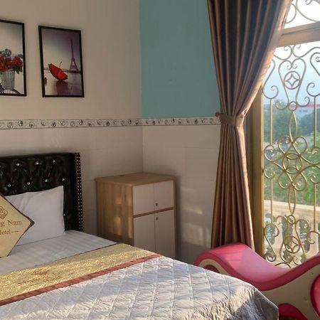Tan Uyen Hoang Nam Hotel מראה חיצוני תמונה
